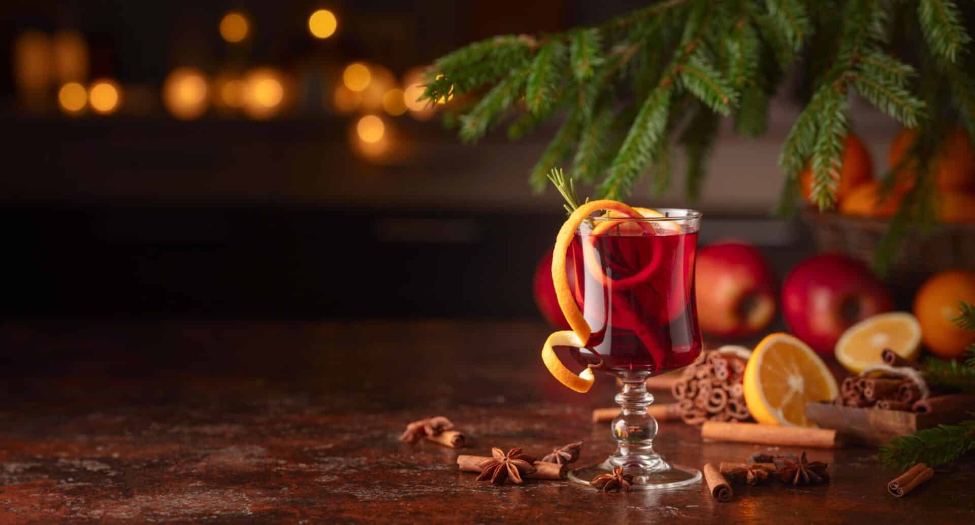 Hot,Mulled,Wine,With,Citrus,,Cinnamon,,Anise,,And,Rosemary.,Christmas